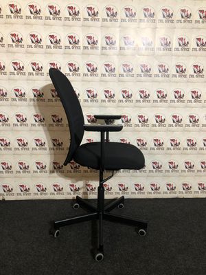Ikea Flintan Bürodrehstuhl in schwarz mit Netzrücken