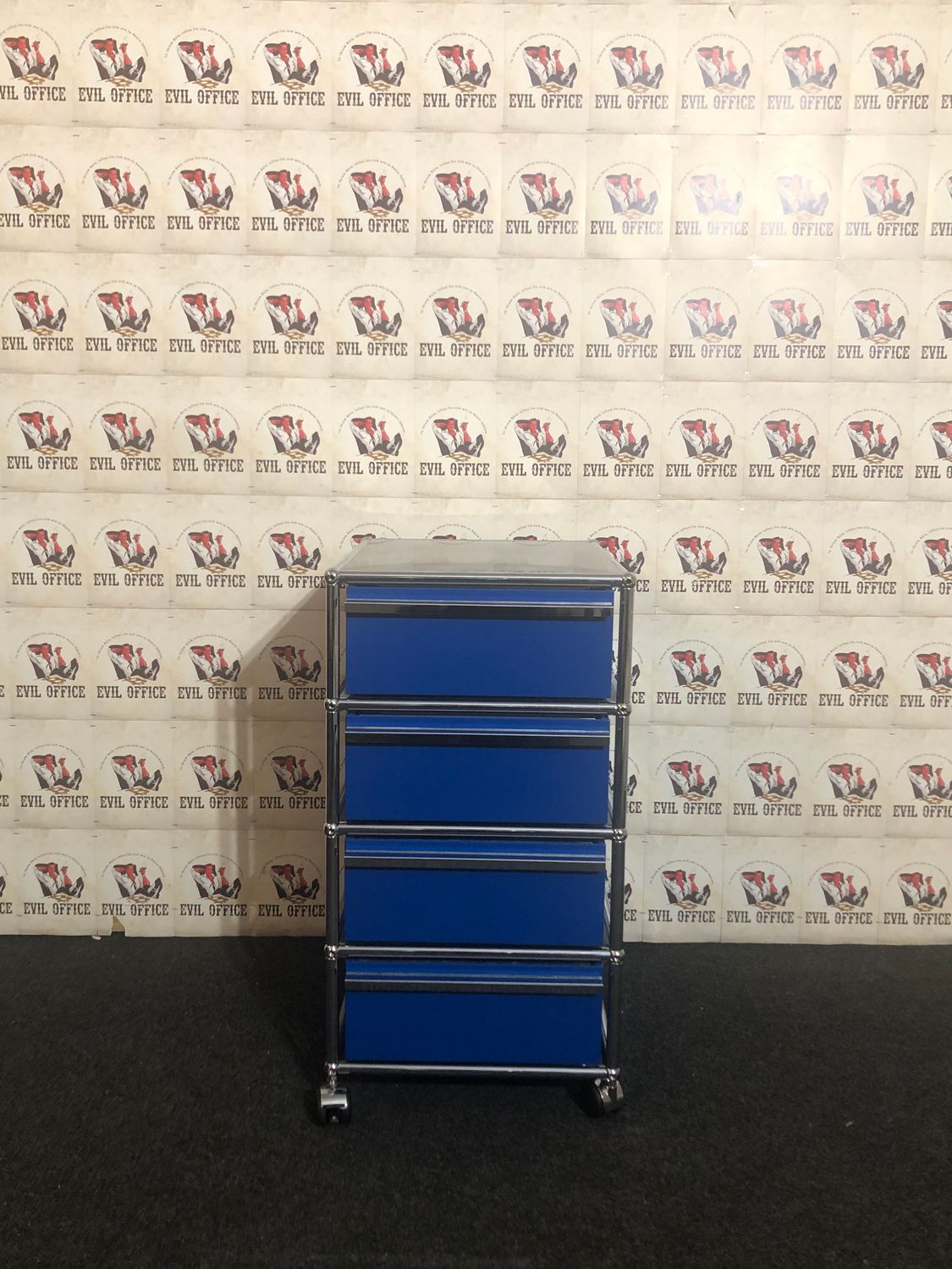 USM Haller Rollcontainer Anthrazitgrau Enzianblau 4 Schub Design