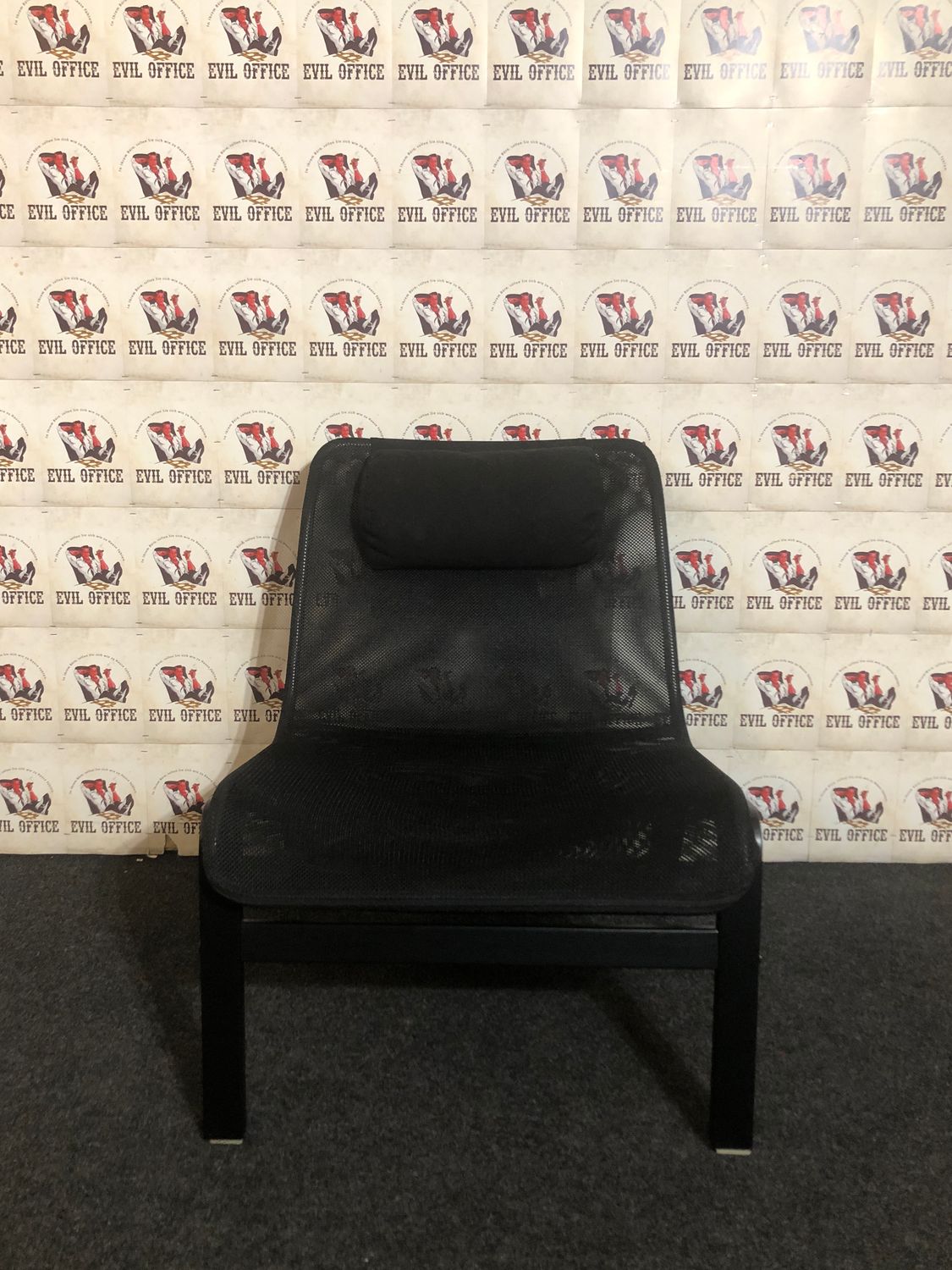 Sessel von Ikea Nolmyra in Schwarz mik kopfkissen