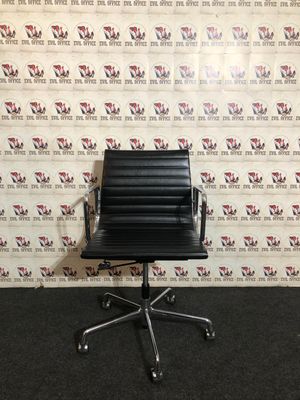 Vitra Aluminium Chair Charles Eames EA 117 Leder Schwarz Nero