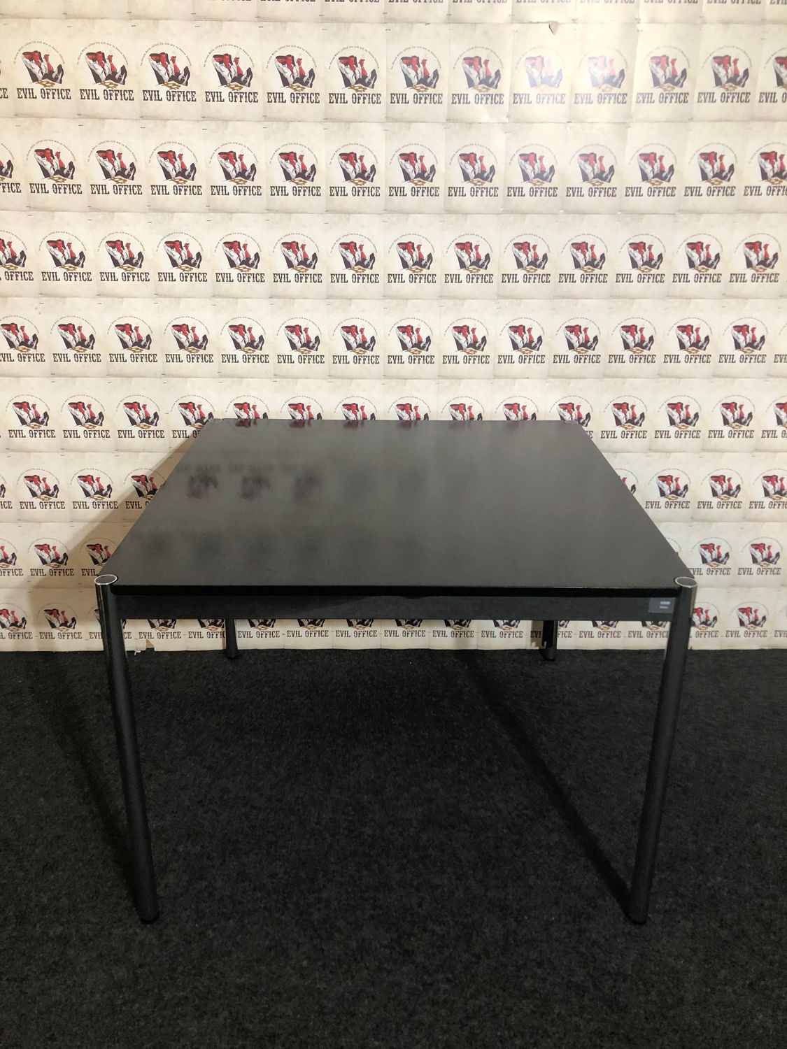 Design USM Haller Schreibtisch Schwarz Eiche 100x100cm