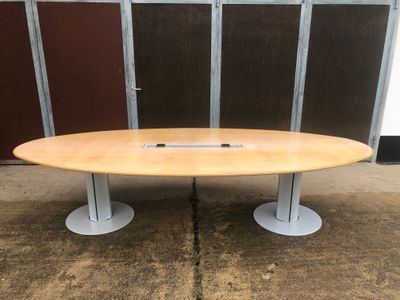 Konferenztisch in Buche / Silbergrau