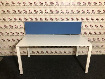 Schreibtisch von Bene Akustik Trennwand in Blau #1