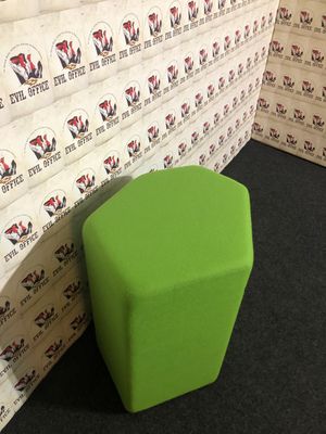 Hocker von MDD Model Bazalto in Grün Sessel