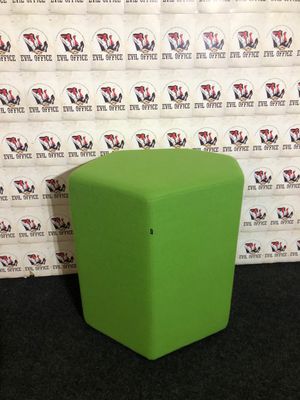 Hocker von MDD Model Bazalto in Grün Sessel