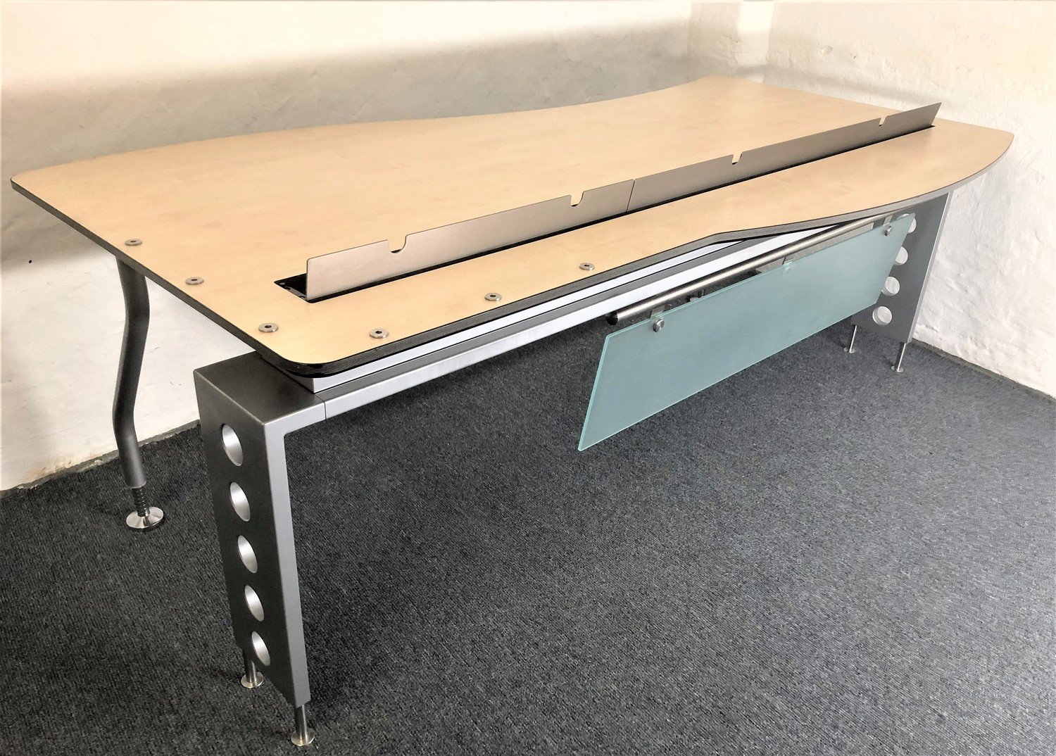 Schreibtisch Empfangstisch Steelcase Ahorn mit Schwung Freiform