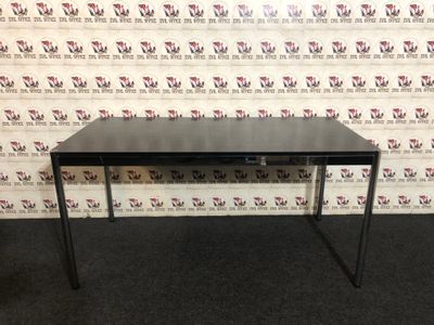 Design USM Haller Schreibtisch Eiche Schwarz