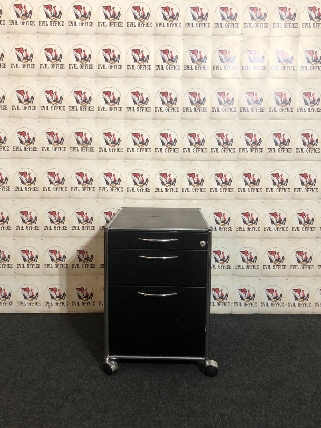 CBW Cosmoplan System Rollboy Rollcontainer Schwarz Chrom Design