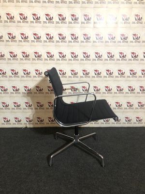 Vitra Aluminium Chair Charles Eames EA 108 Hopsak Schwarz Nero