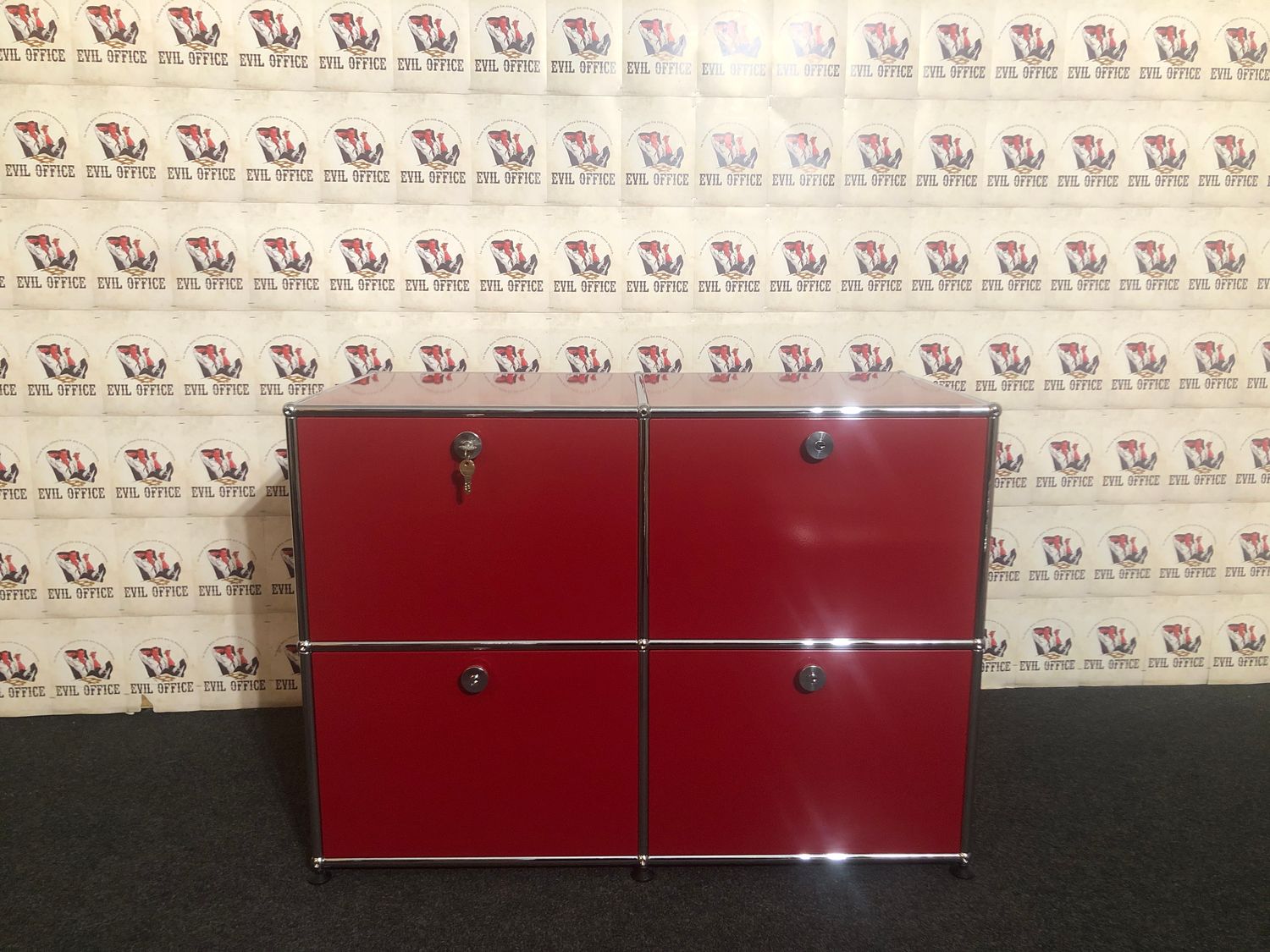 USM Haller Sideboard in Rubinrot 52cm Tief Design