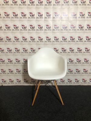 Vitra Plastc Armchair Design Charles &amp; Ray Eames Weiß