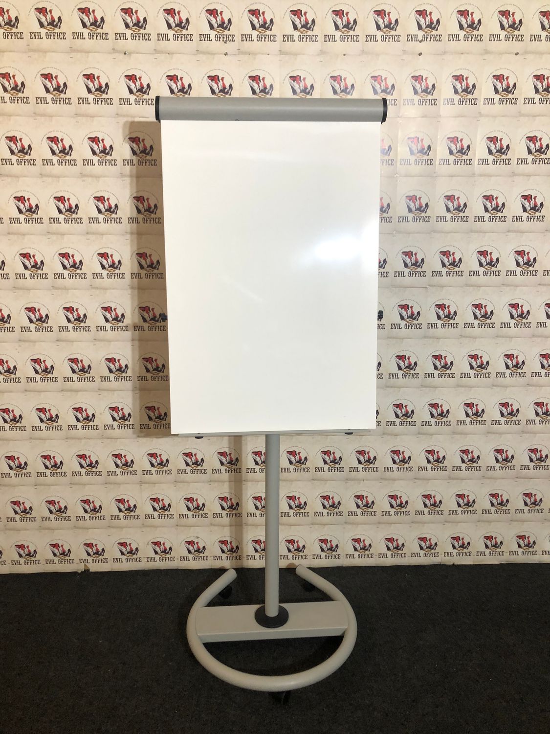 Flipchart Höhenverstellbar von Rocada auf Rollen #2