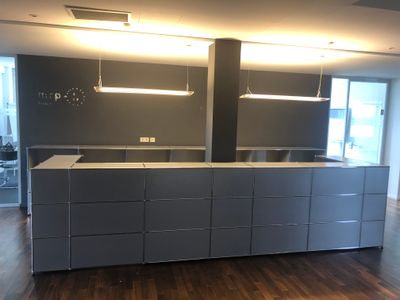USM Haller Empfangstresen Tresen Anlauftresen Design Mattsilber