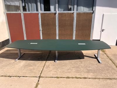 Konferenztisch von Wini Winea Pro Linoleum in Grün Bootsform 460cm
