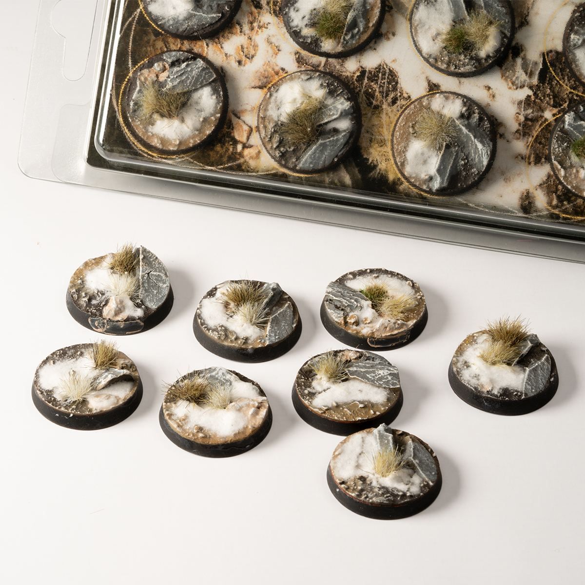 GamersGrass - Winter Bases, Round 28mm (x8)