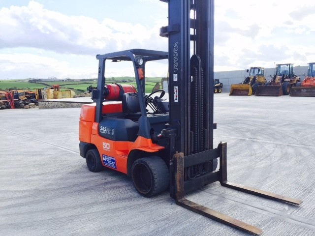 Toyota FG 50 (5 ton) Compact Space Saver Gas Forklift