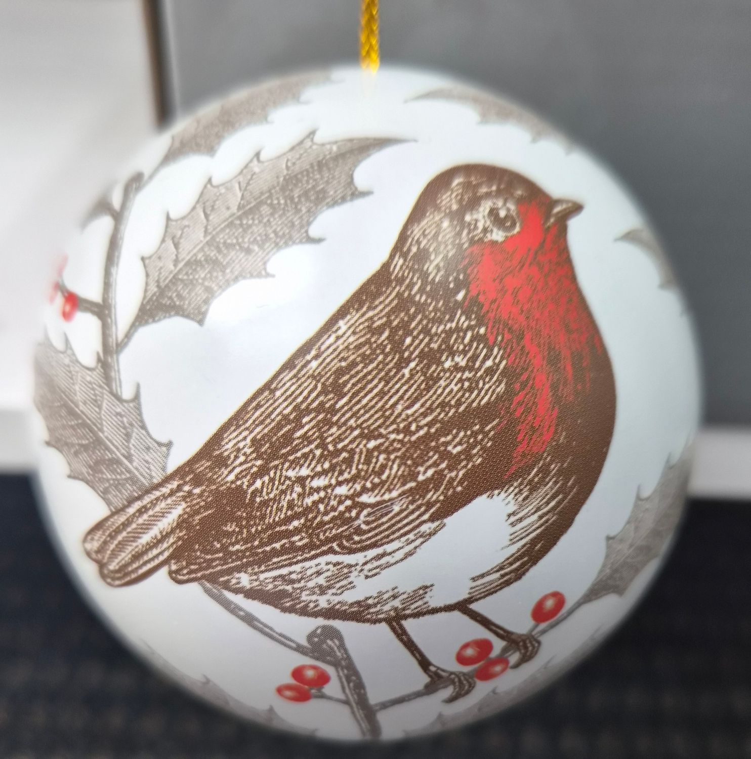 Christmas Robin Bauble Tin White