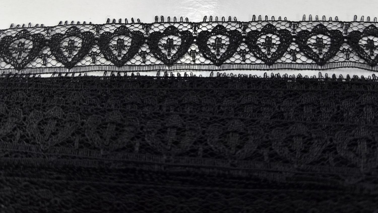 Lace Black Hearts &amp; Crosses, 20mm, Price per Metre