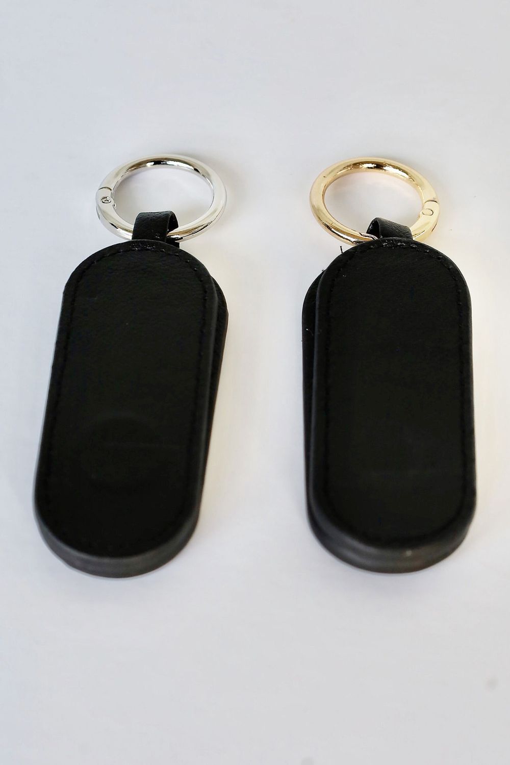 Oval Hat Clip - Black/Silver