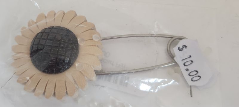 Cardigan / Scarf Pin - Natural Flower