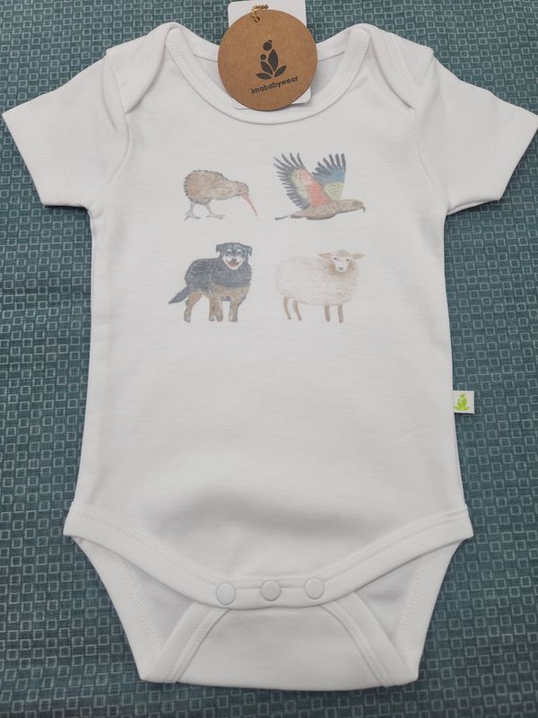 imababywear Short Sleeve Bodysuit 3 to 6 months Kiwi, Kea, Dog &amp; Sheep