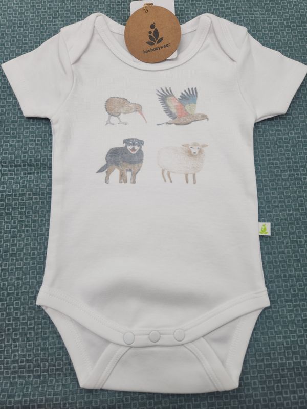 imababywear Short Sleeve Bodysuit 3 to 6 months Kiwi, Kea, Dog &amp; Sheep