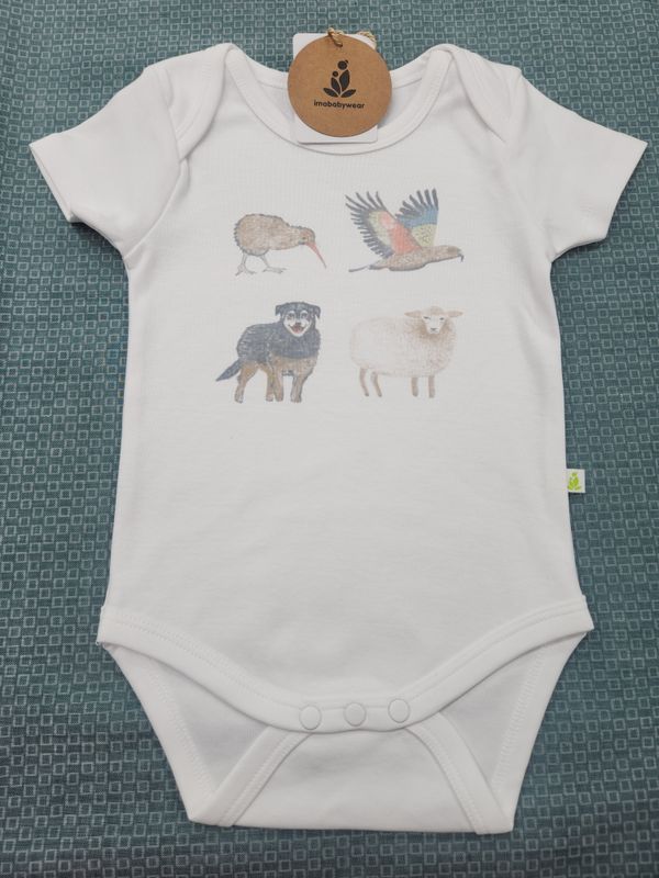 imababywear Short Sleeve Bodysuit 9 to 12 months Kiwi, Kea, Dog &amp; Sheep