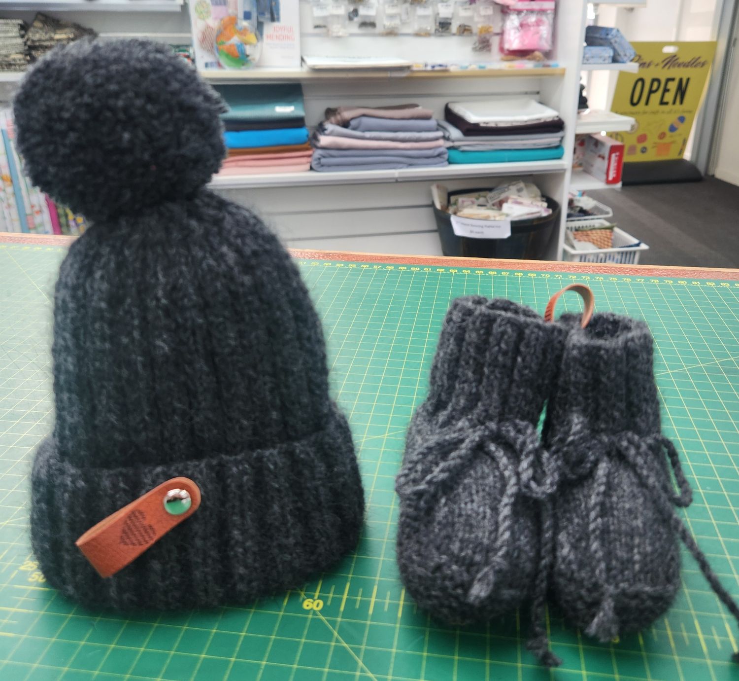 Possum Merino Hat &amp; Bootees Set  0-3 months - Charcoal