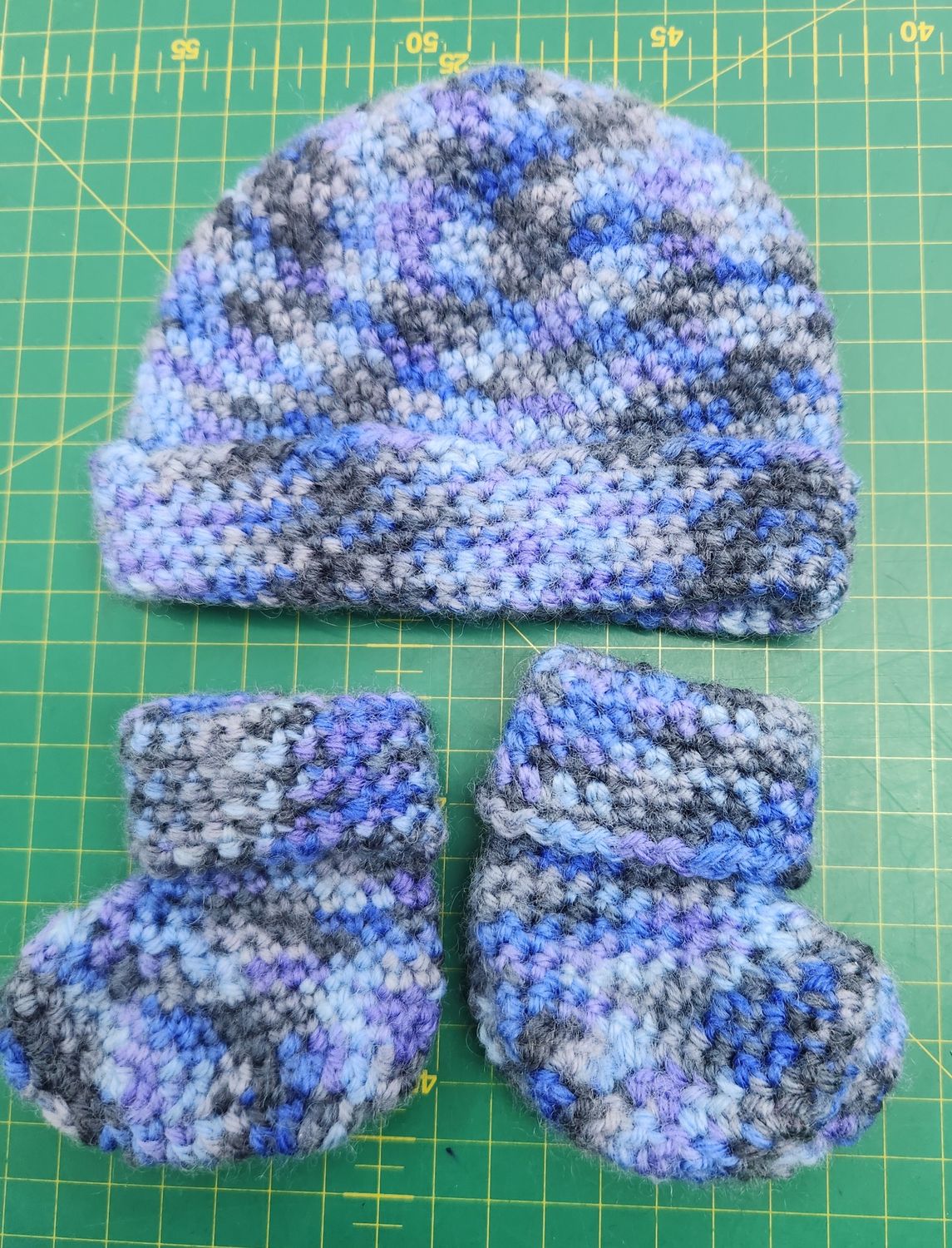 Newborn Hat &amp; Bootees - Acrylic Wool