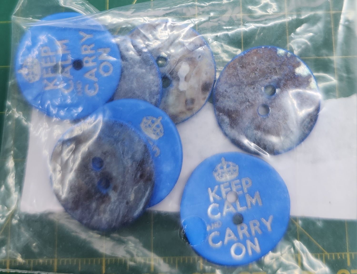 Keep Calm &amp; Carry On Buttons x 7 Pack