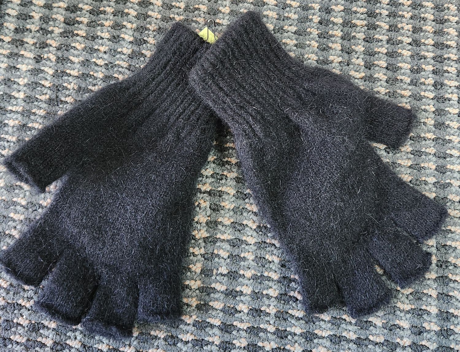 NZ Possum Fingerless Gloves Black Size Small