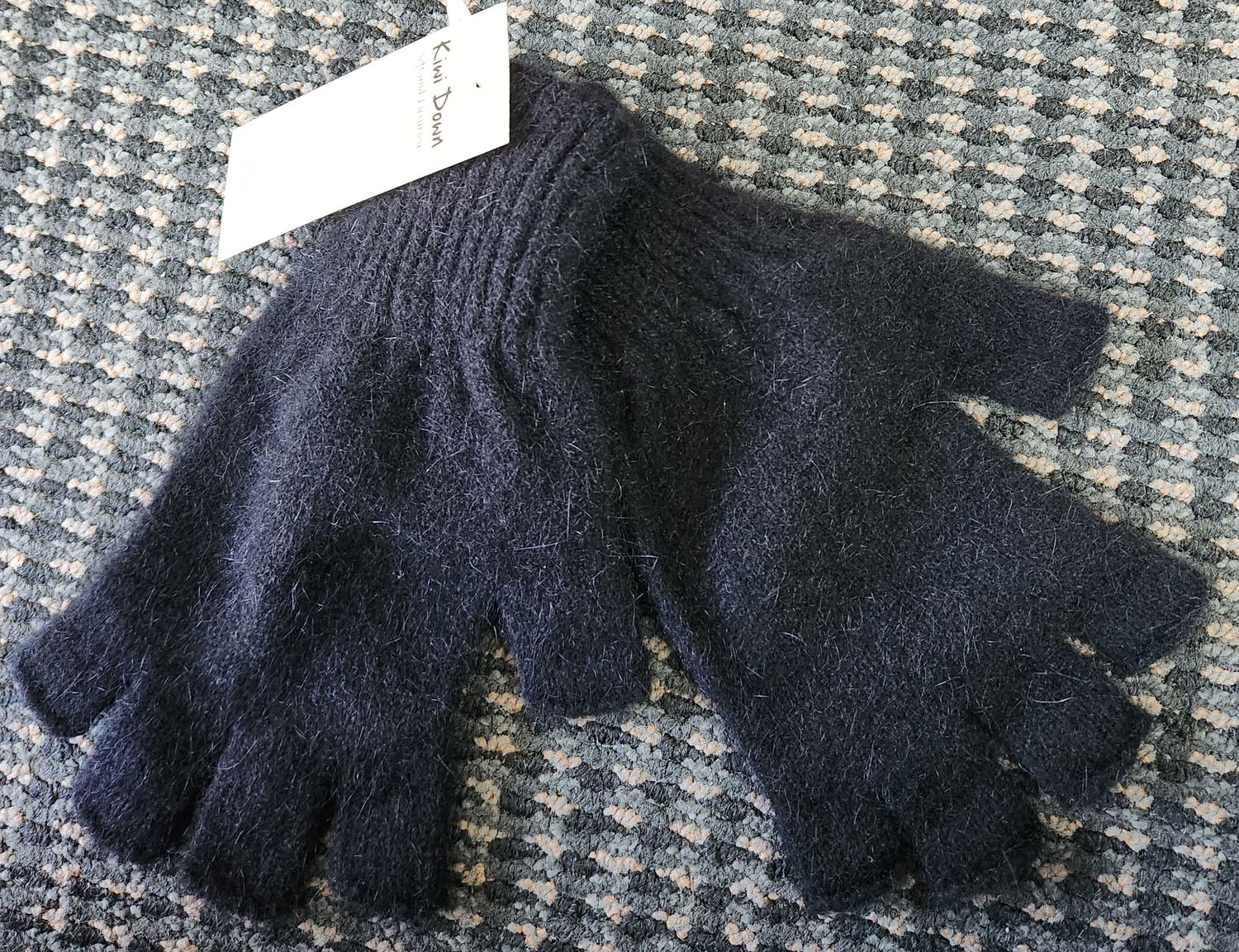 NZ Possum Fingerless Gloves Black Size Medium Black