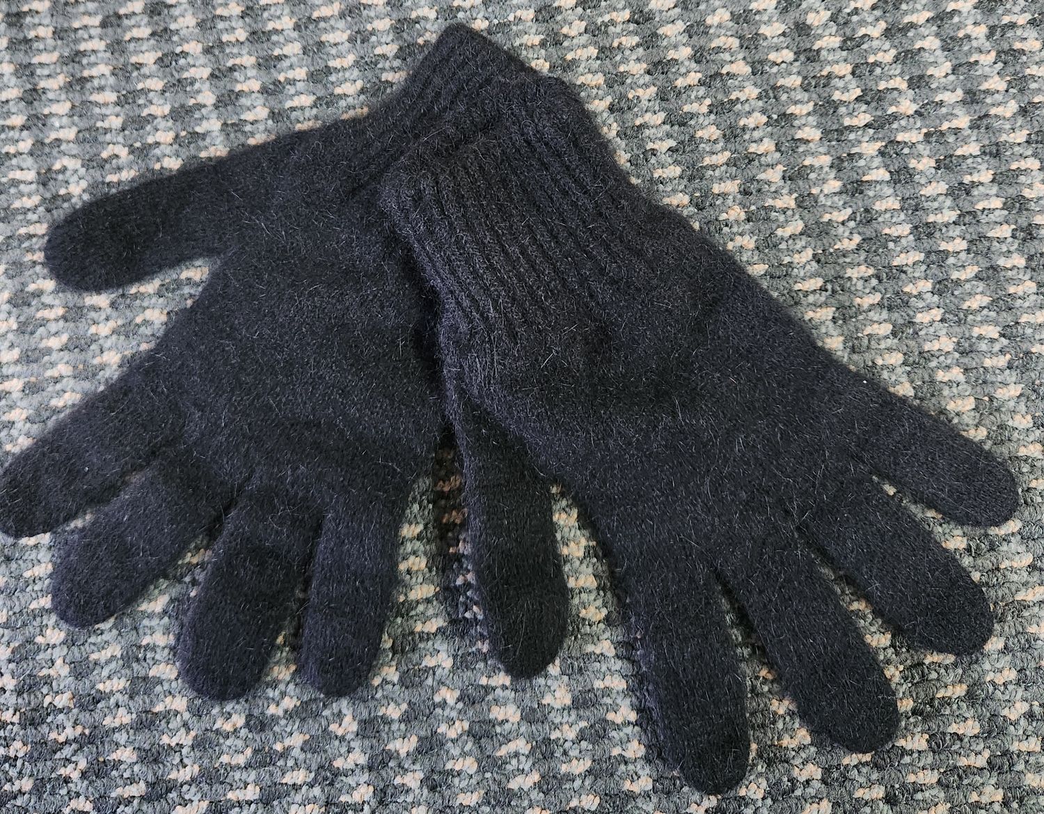 NZ Possum Gloves Black Size M 30% Possum, 60% Merino, 10% Silk