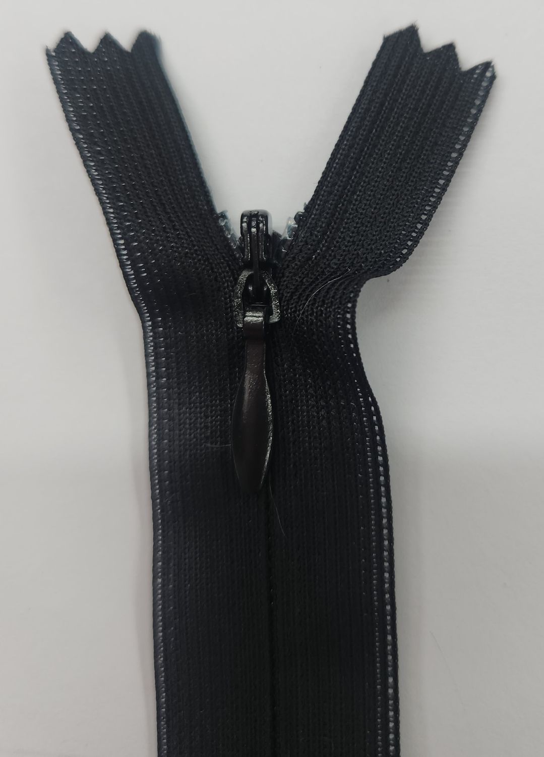 Invisible Zip 18-23cm Black