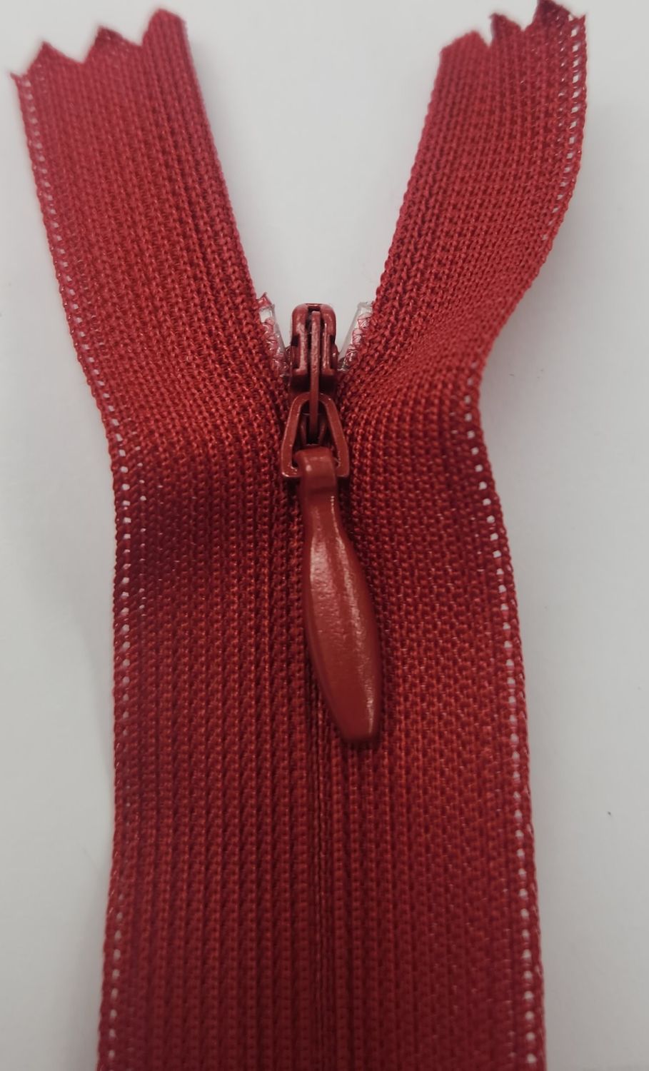 Invisible Zip 30-35cm Wine
