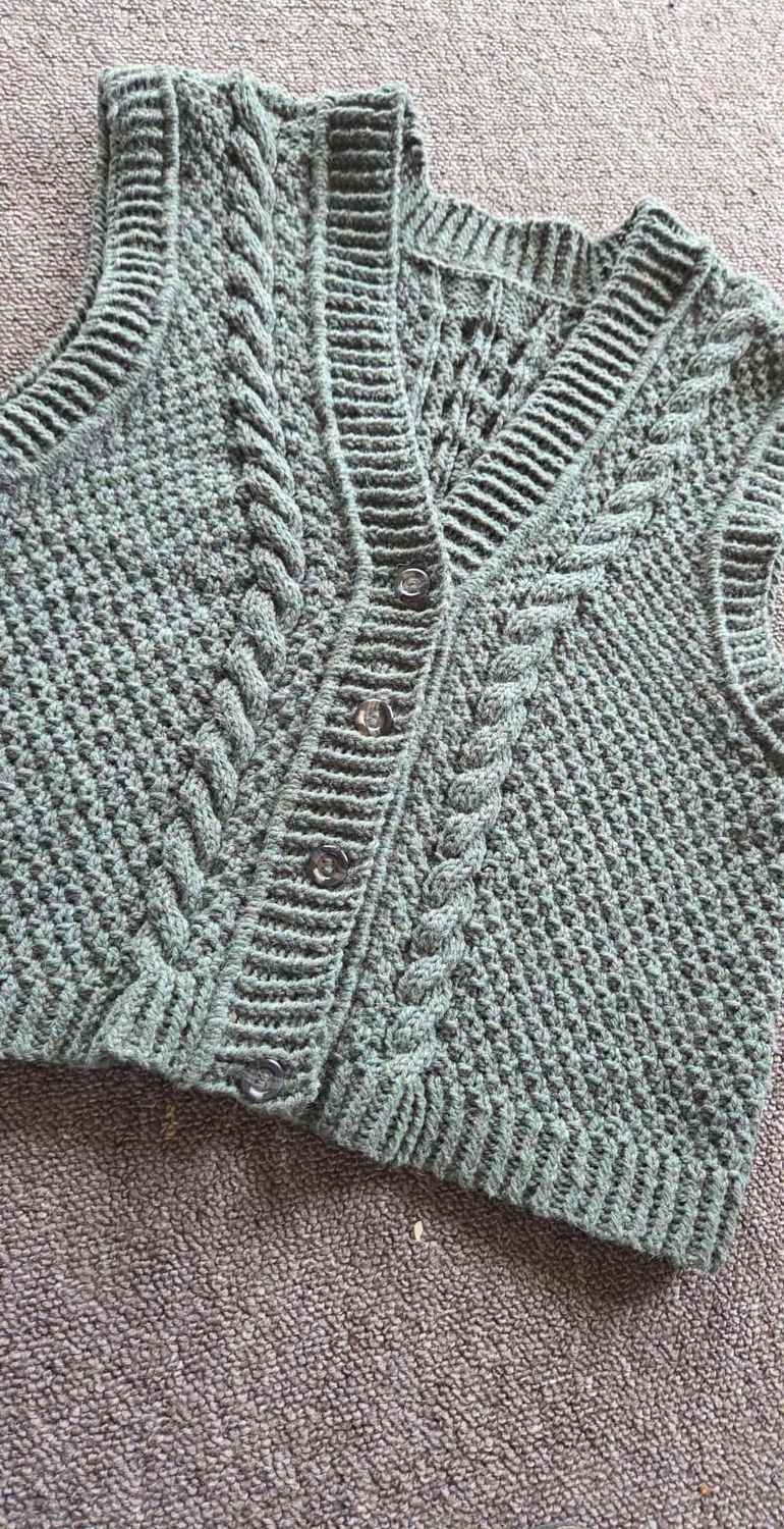 Medium Adult Cable Vest - 100% Wool