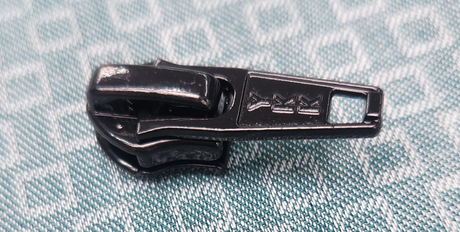Black Zip Coil Slider No #5