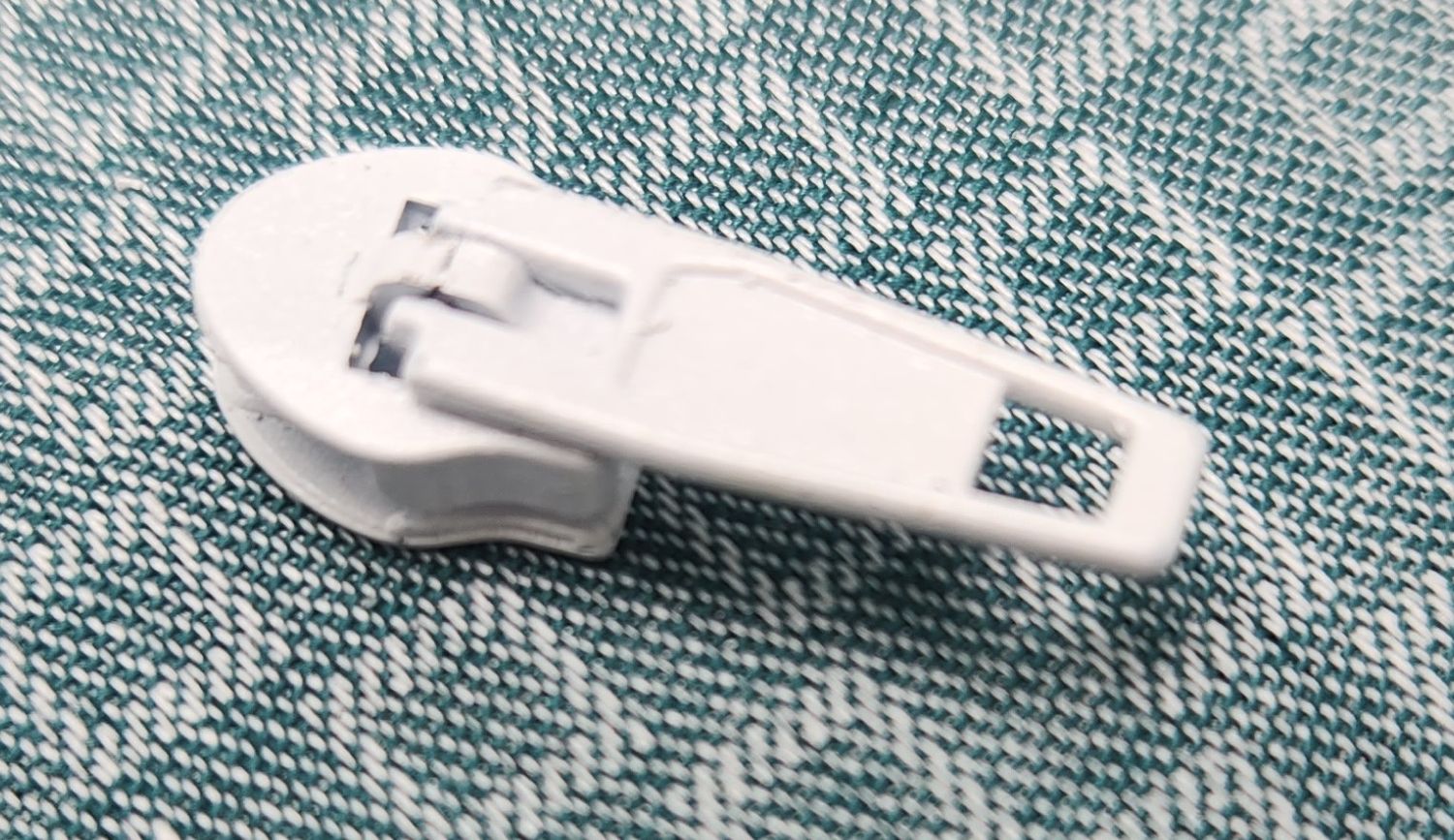 Zip Pulls 4.5mm for Continuous Zips White