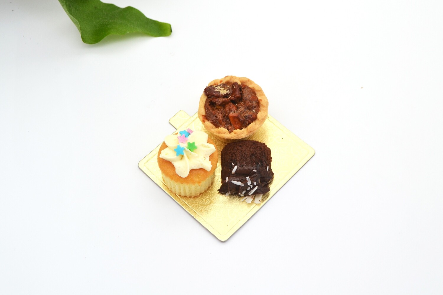 Mini cake board square gold embossed 100 x 90 mm (ea)