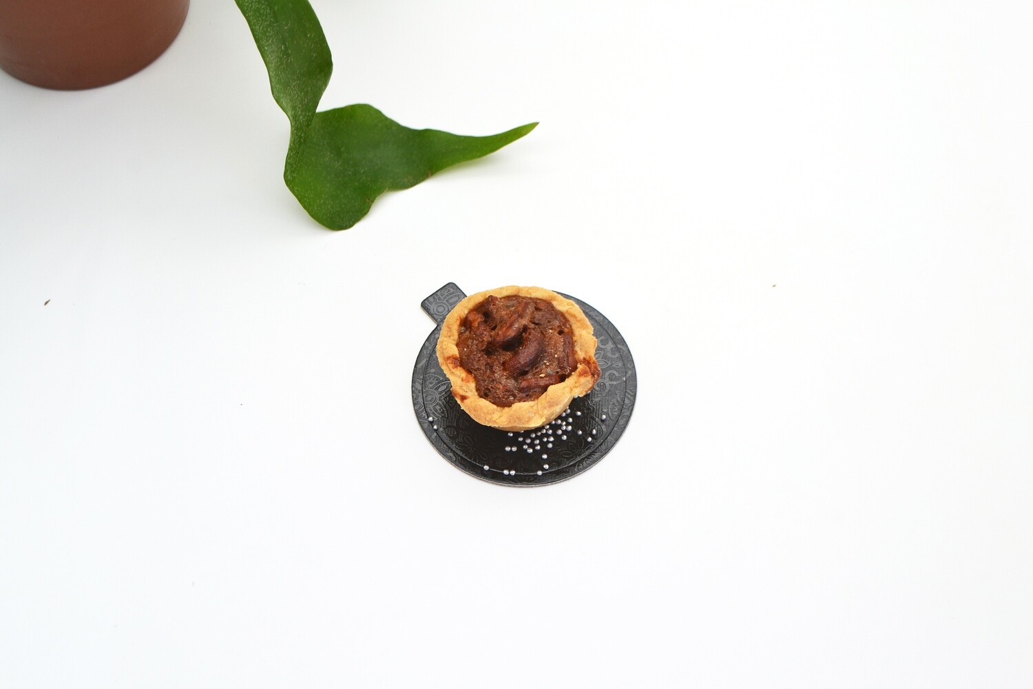 Mini cake board round black embossed 75 x 75 mm (ea)