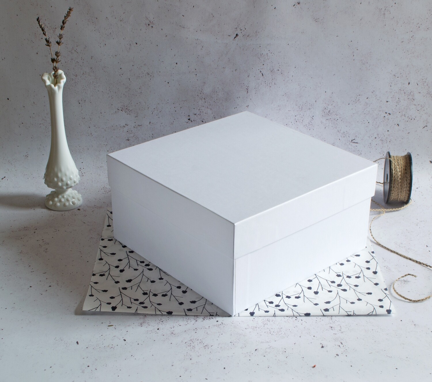 Chipboard Medium Gift Box White + Lid 27.5x27.5x14 cm (ea)