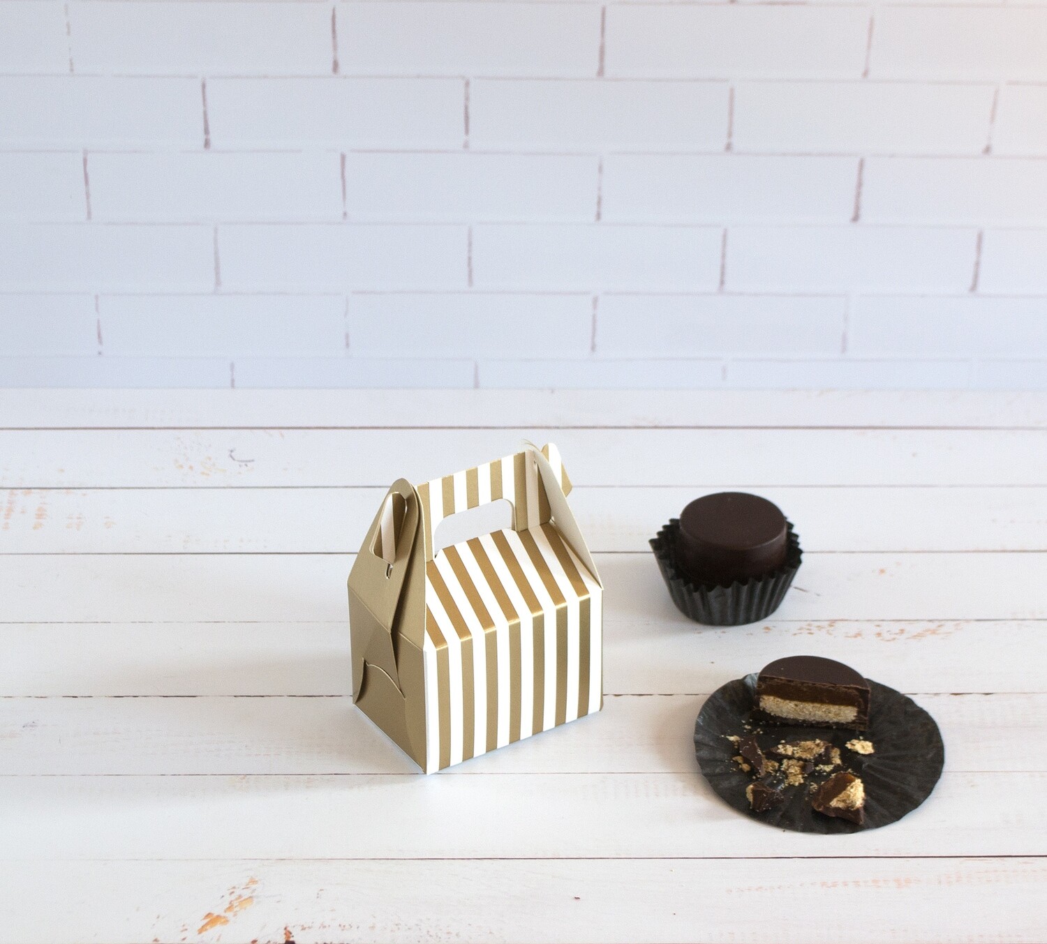 Mini Party Box 70 x 50 x 50 mm Gold Stripe (ea)