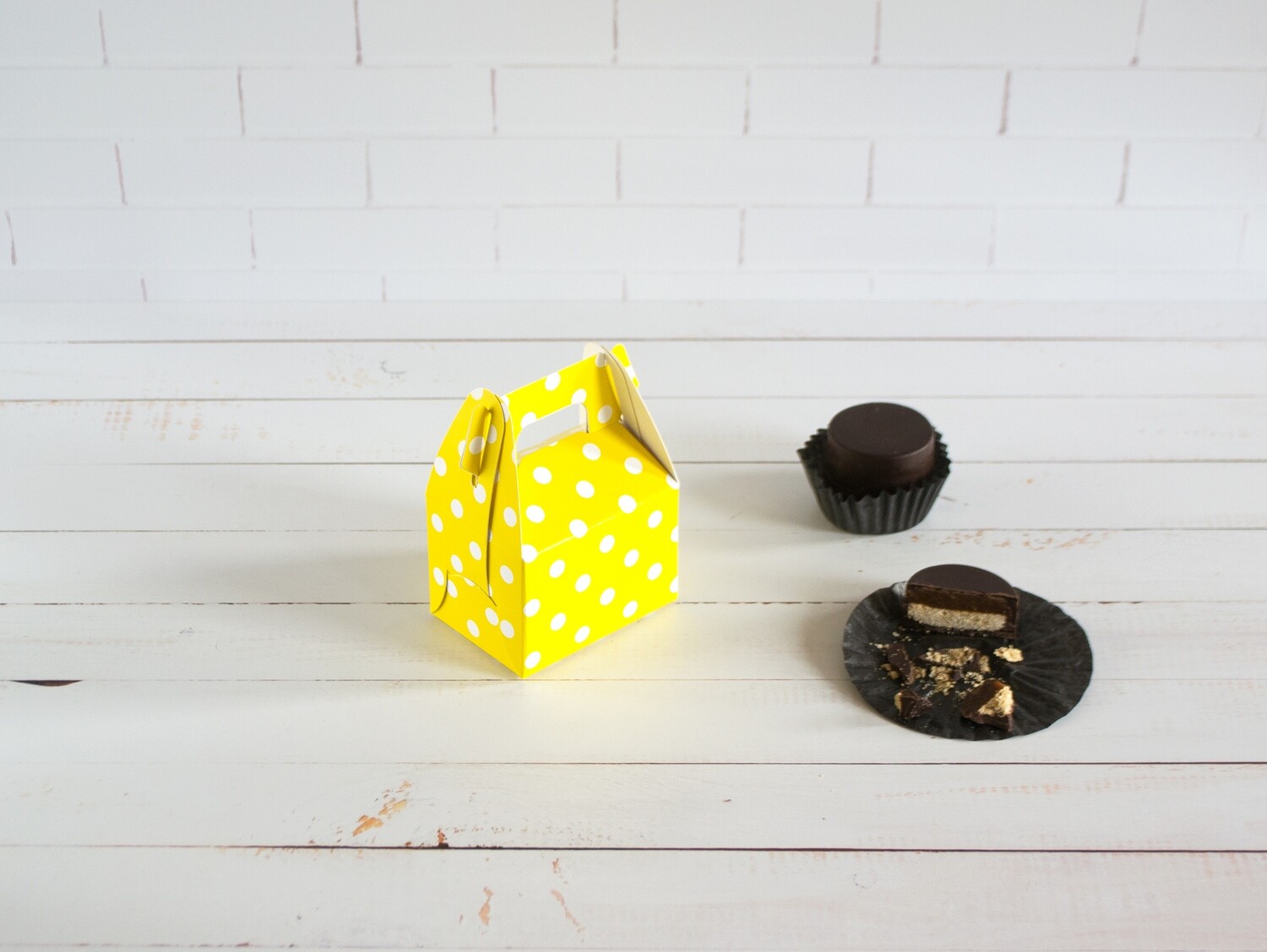 Mini Party Box 70 x 50 x 50 mm White Dot on Yellow (ea)