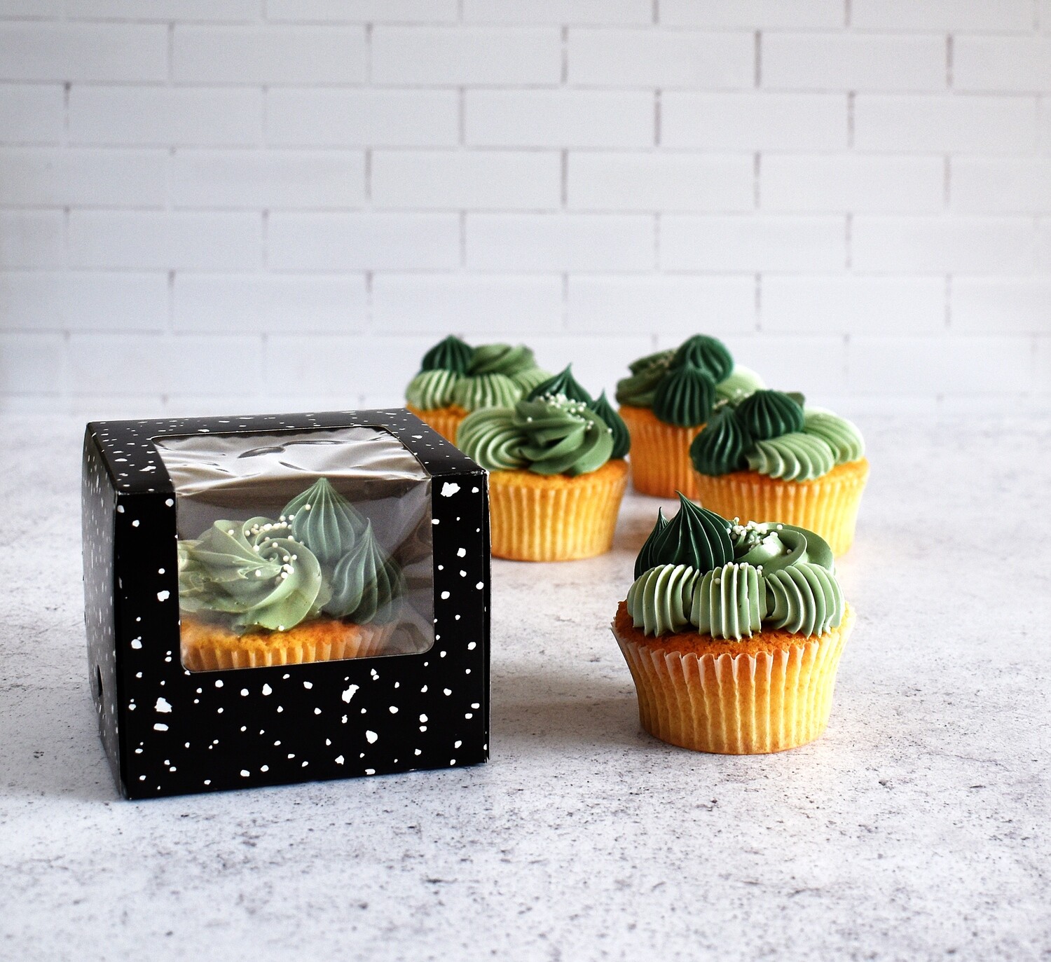 CupCake Single Window Black - White Splash (ea)