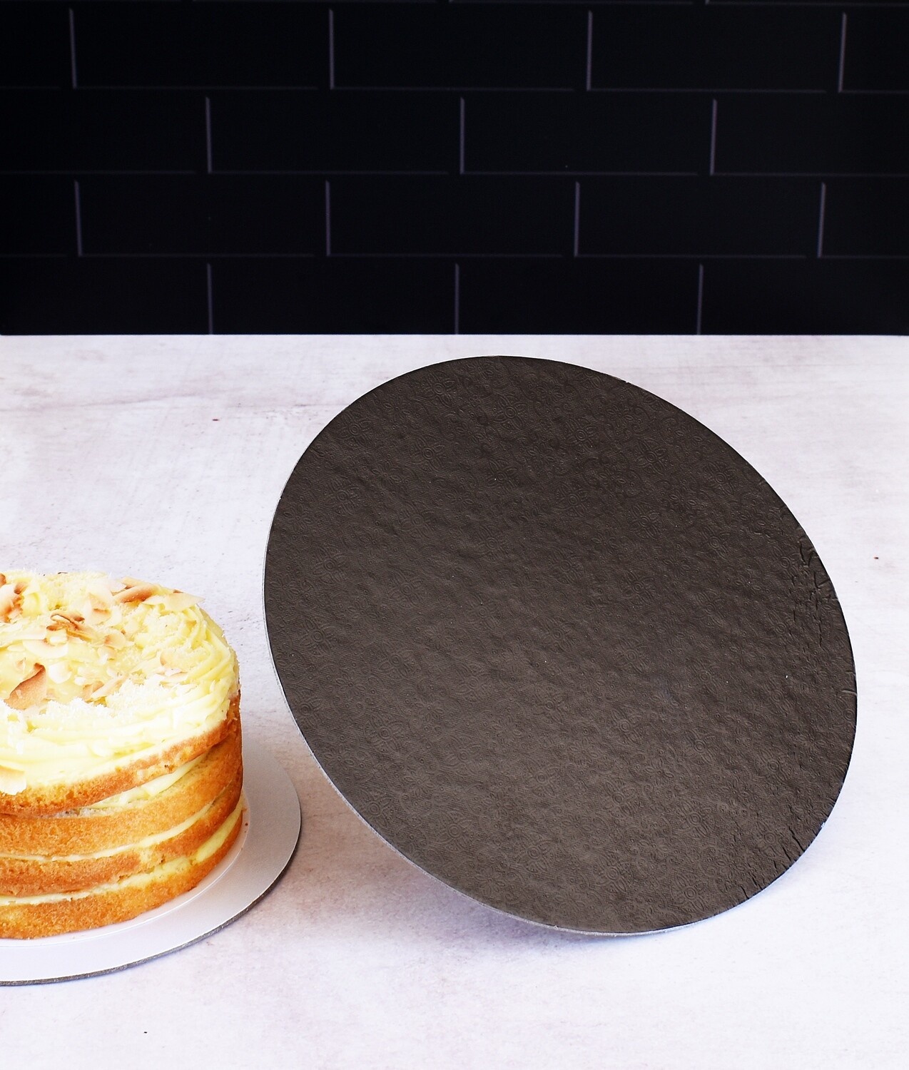 Cake Board Embossed Black Round 9&quot; Thin (ea)