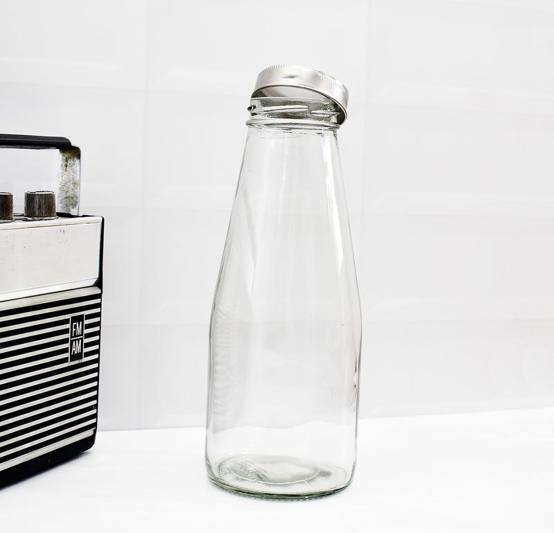Clear Glass Drinking Bottle with Silver Aluminium Lid 750ml