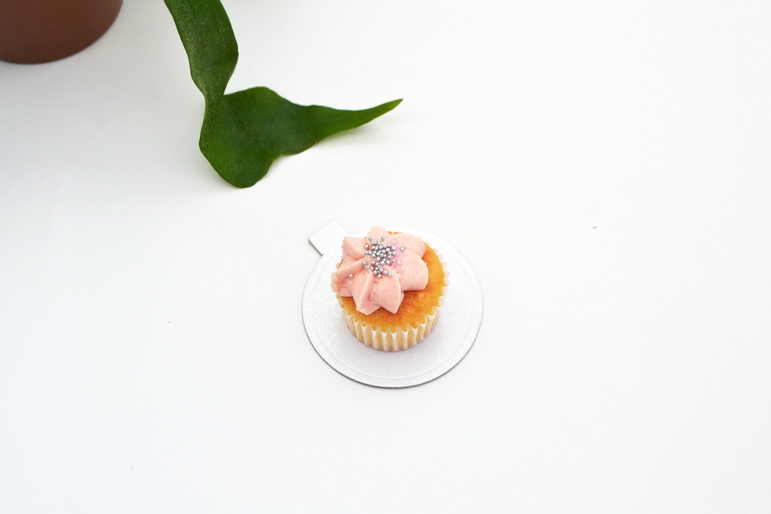 Mini cake board round white embossed 75 x 75 mm (ea)