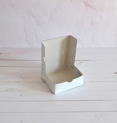 White Cake Box 4 x 4 x 1.5 inch