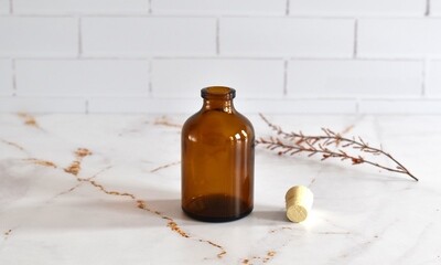 Amber Glass Injection Vial 100 ml + Cork RL4 Lid