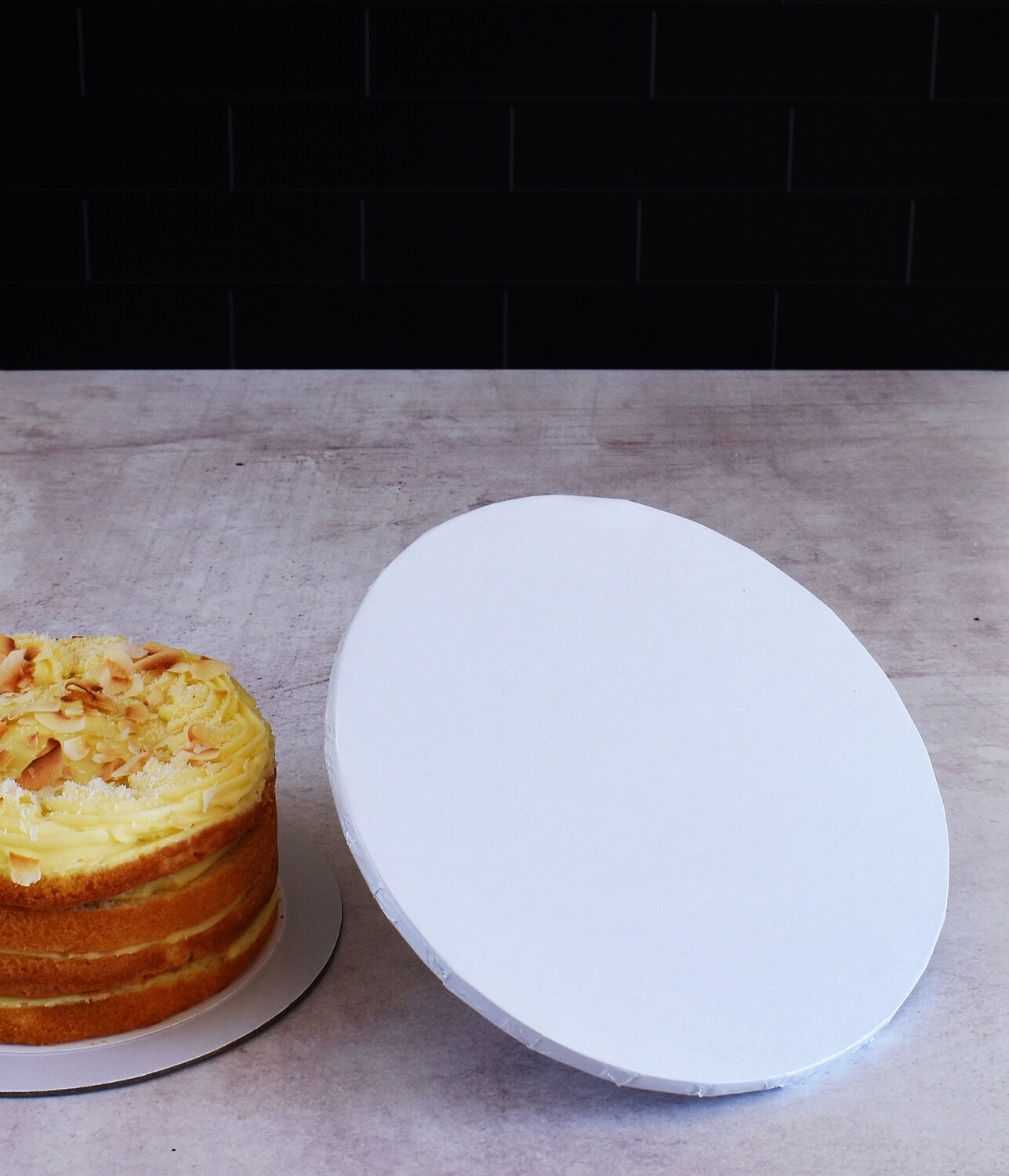 Cake Board Embossed White Round 10" Thick (ea)